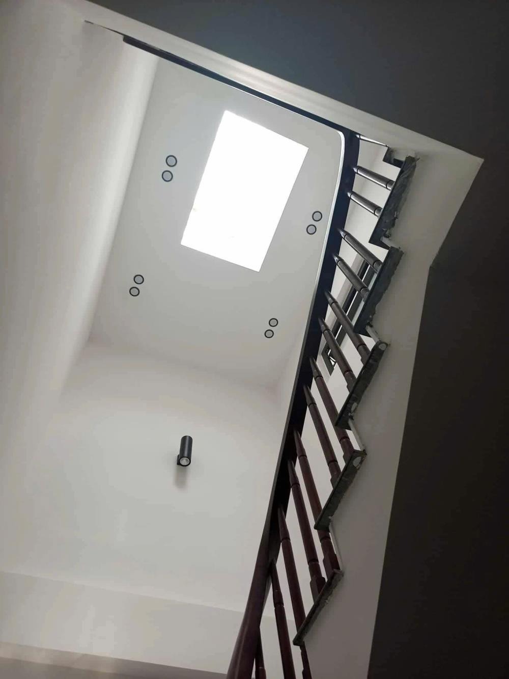 Nhà phố Xuân Thủy 39-42m2, 4 tầng, Sổ đỏ đẹp - Giá 10.6 tỷ