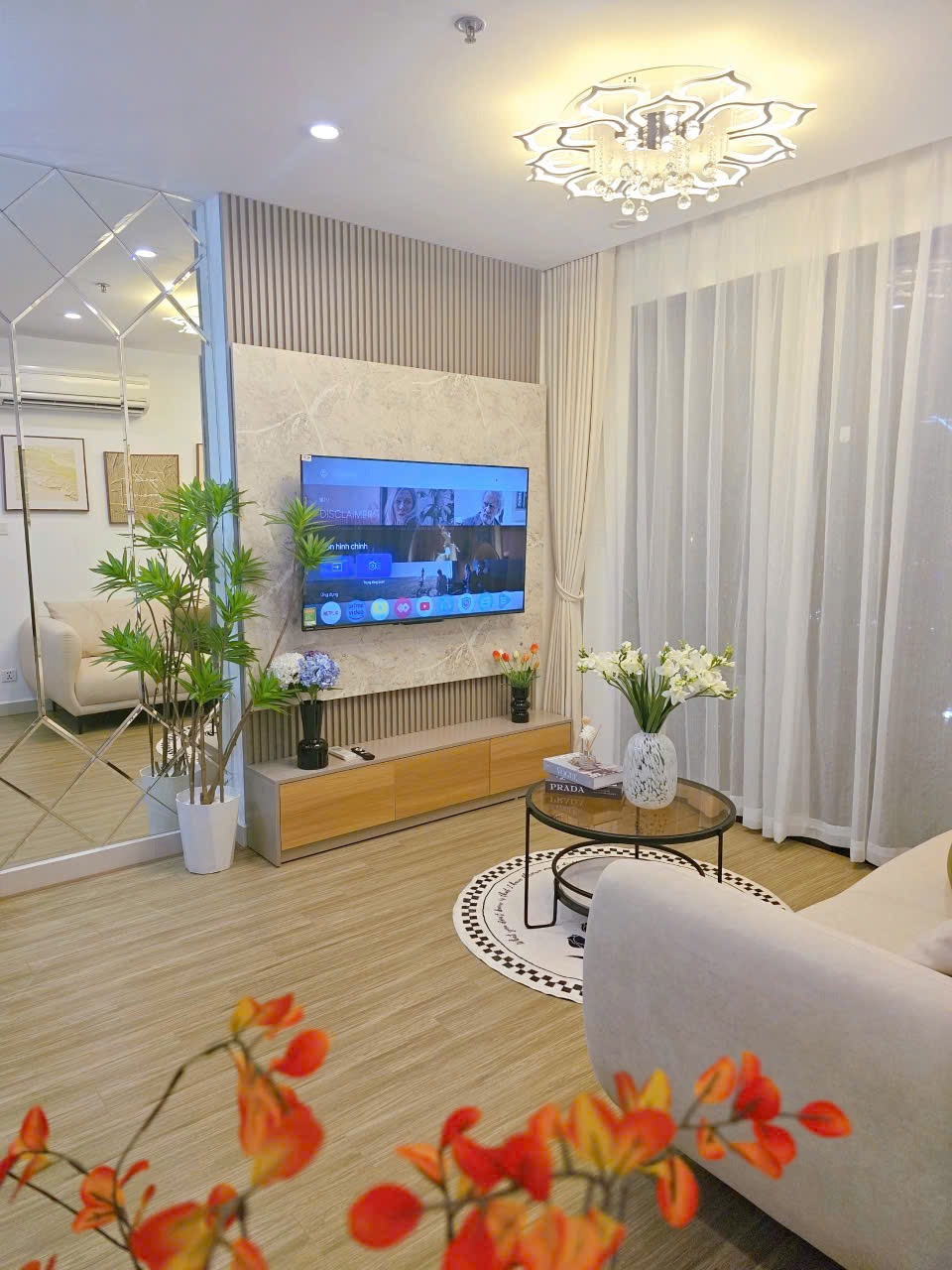 Căn hộ 2PN Seasons Avenue: 81m2, View Đẹp, Giá 6.x Tỷ - Full Nội Thất