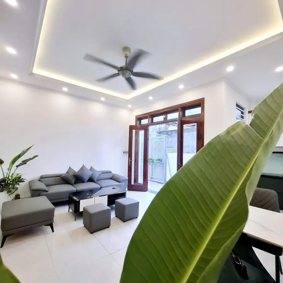 NHÀ MỚI FULL NỌI THẤT Phố Nguyễn Văn Linh 46m2 X 6 Tầng 7.8 Tỷ Long Biên