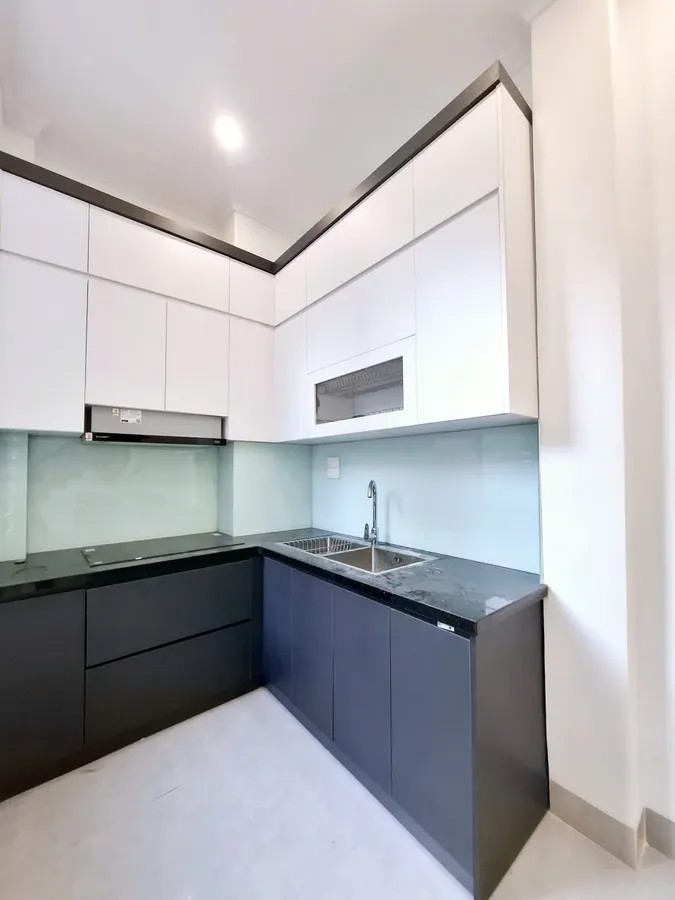 NHÀ MỚI FULL NỌI THẤT Phố Nguyễn Văn Linh 46m2 X 6 Tầng 7.8 Tỷ Long Biên