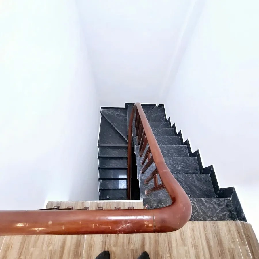 NHÀ MỚI FULL NỌI THẤT Phố Nguyễn Văn Linh 46m2 X 6 Tầng 7.8 Tỷ Long Biên