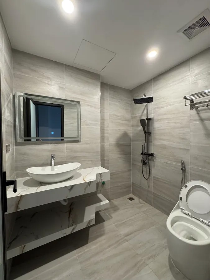 NHÀ ĐẸP ÔT Ô NGỦ TRONG NHÀ PHỐ  Lâm Hạ 45m2 X 7 tầng 16.8 tỷ Long Biên