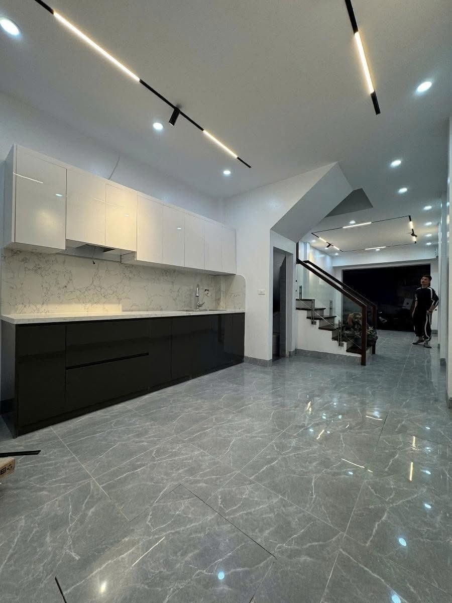 Nhà Cầu Giấy 50m², 6 Tầng, Ô Tô Đỗ Cửa, Kinh Doanh - Giá 15.8 tỷ