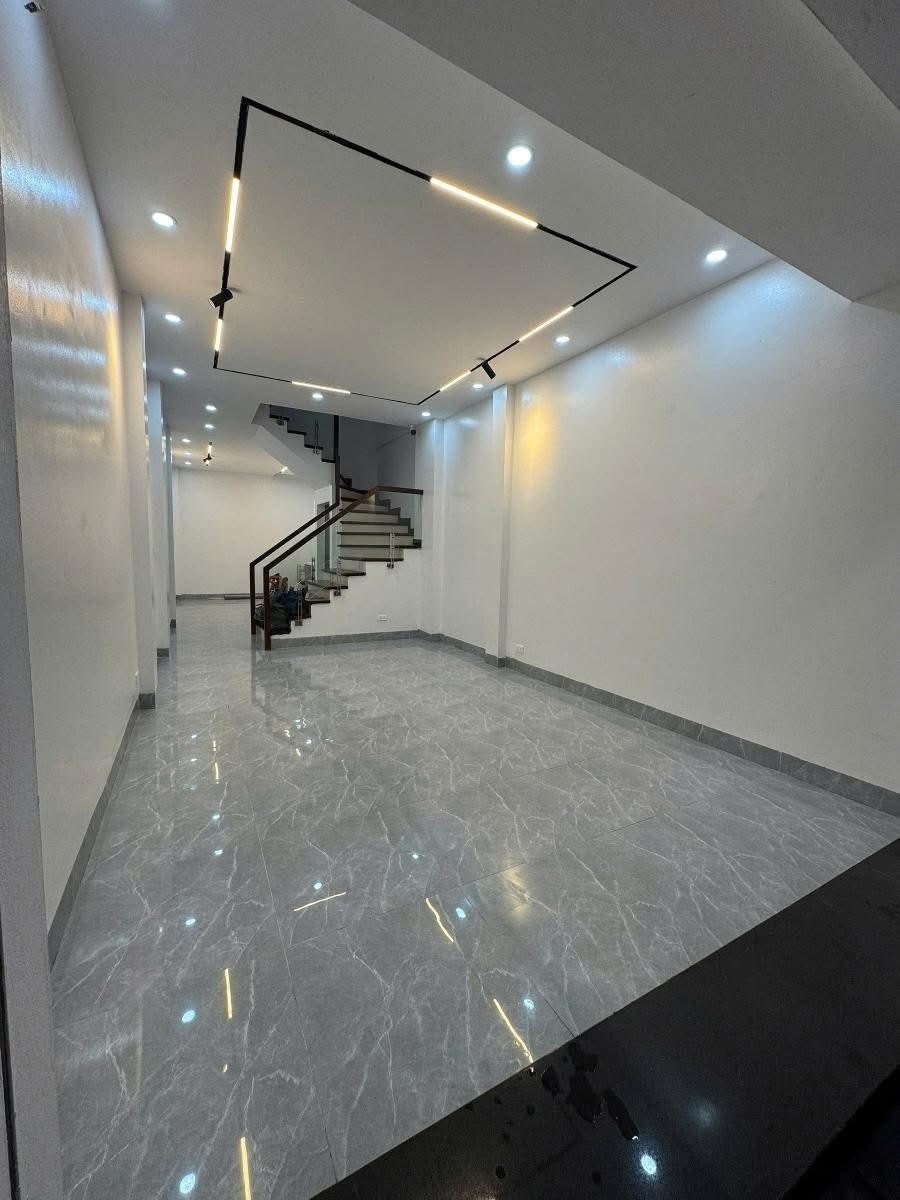 Nhà Cầu Giấy 50m², 6 Tầng, Ô Tô Đỗ Cửa, Kinh Doanh - Giá 15.8 tỷ