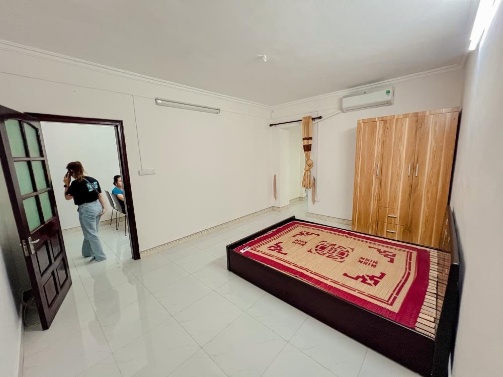 Bán Căn Hộ Tập Thể Ba Đình - 4.3 Tỷ - Vị Trí Đẹp, Ô Tô Đỗ Cận Cửa