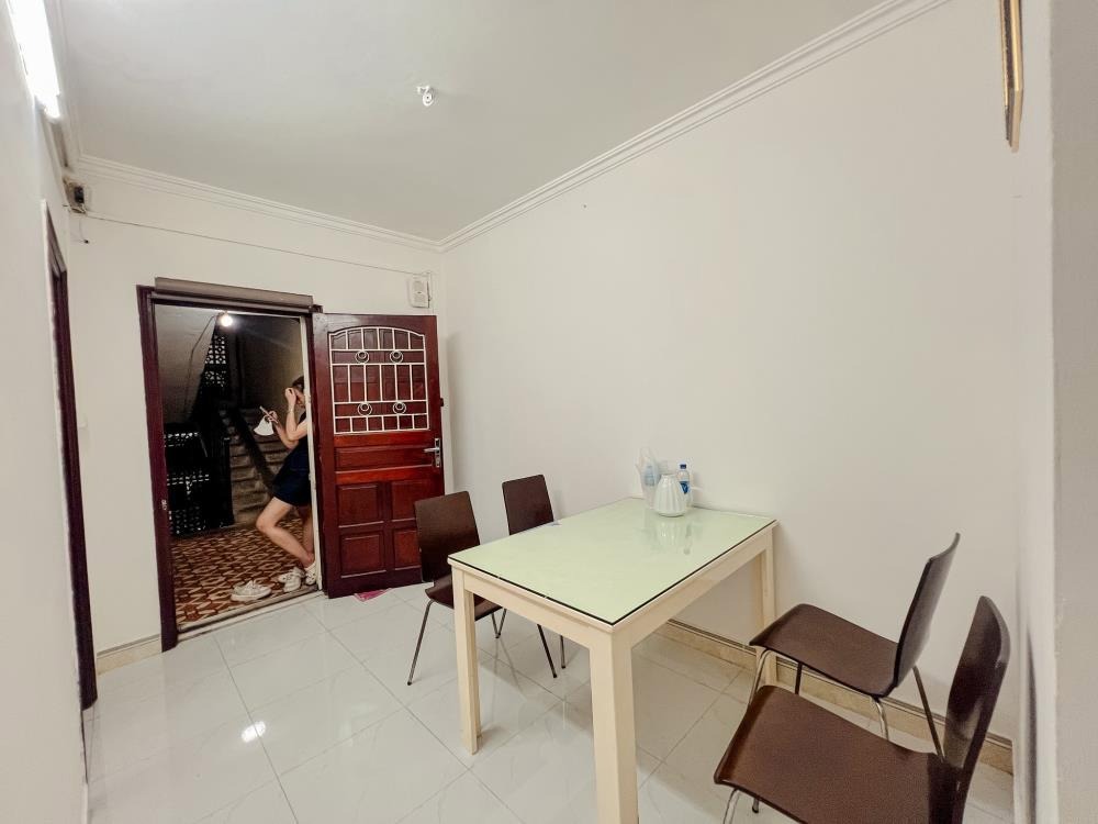 Bán Căn Hộ Tập Thể Ba Đình - 4.3 Tỷ - Vị Trí Đẹp, Ô Tô Đỗ Cận Cửa