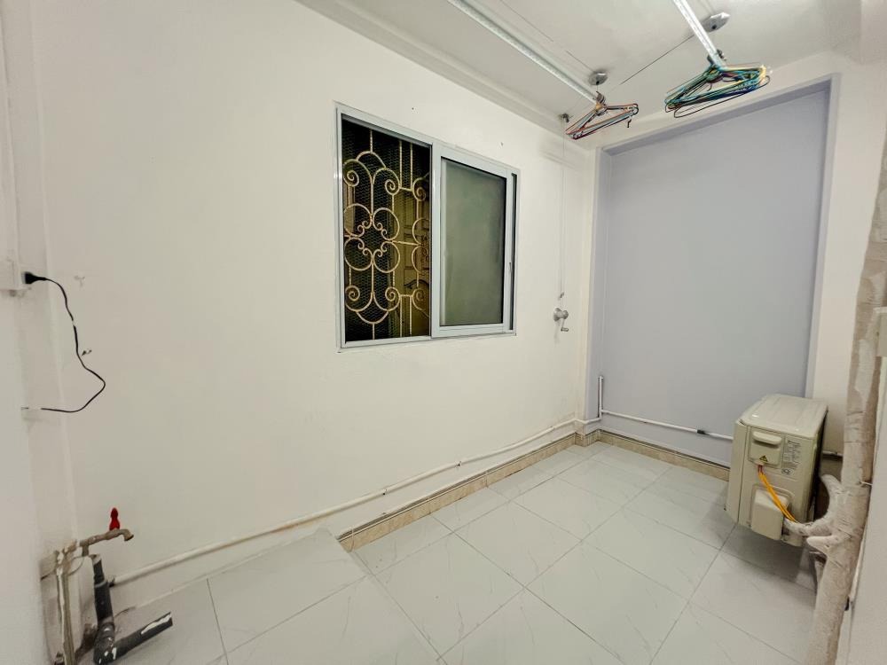 Bán Căn Hộ Tập Thể Ba Đình - 4.3 Tỷ - Vị Trí Đẹp, Ô Tô Đỗ Cận Cửa