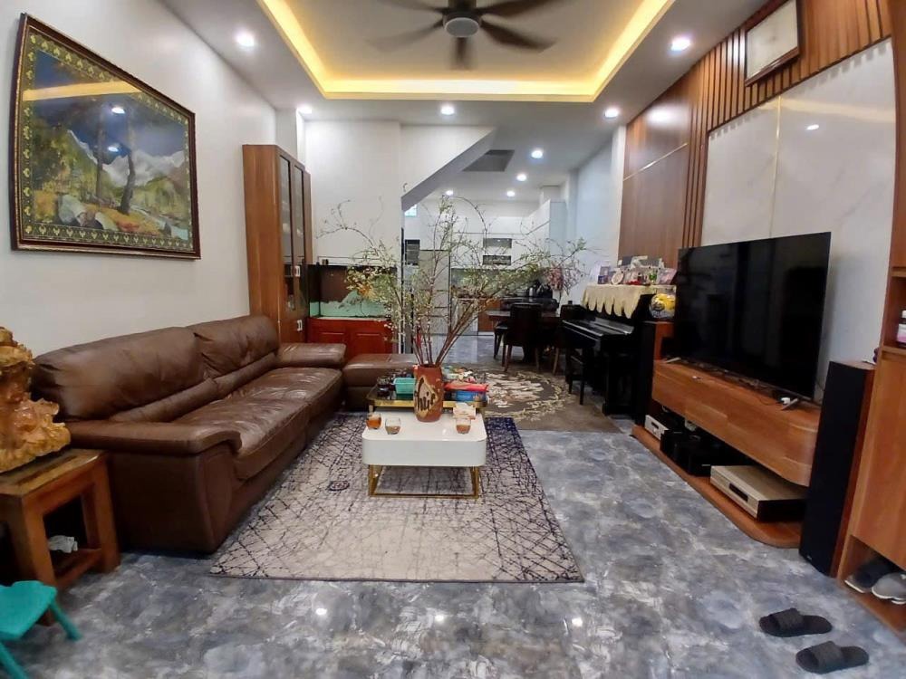 Bán nhà Tây Hồ 46m2, 4 Tầng, Mặt Tiền 4.2m, Giá 11 Tỷ - Ngõ Ô Tô