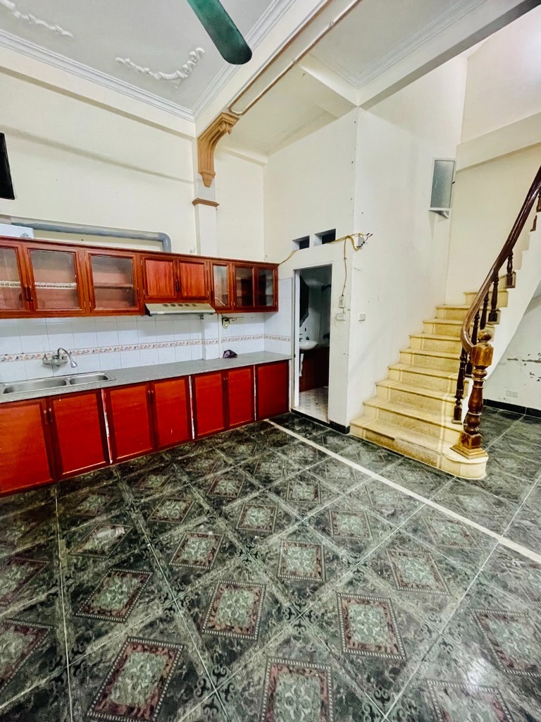 Nhà Phố Thái Thịnh - 51m2, 5 Tầng, 10.8 Tỷ - Ngõ Rộng, Sân Xe