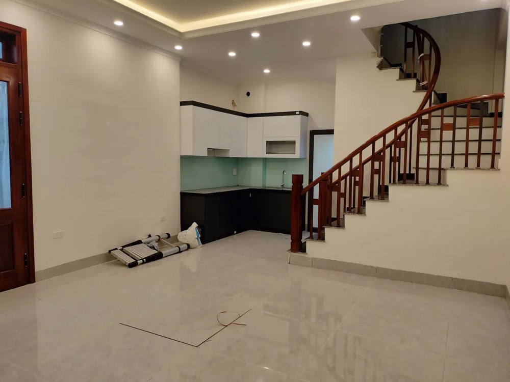 NHÀ ĐẸP NGÕ OTO Phố Nguyễn Văn Linh 42m2 X 5 tầng mặt tiền 7m 6.6 tỷ Long Biên