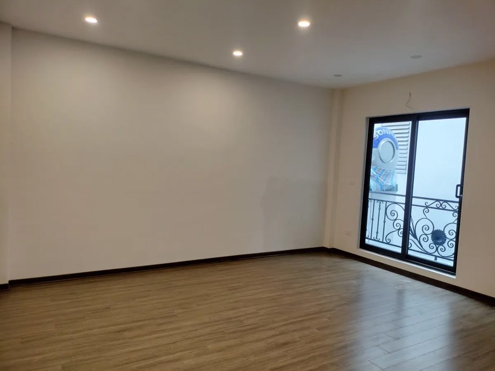 NHÀ ĐẸP NGÕ OTO Phố Nguyễn Văn Linh 42m2 X 5 tầng mặt tiền 7m 6.6 tỷ Long Biên