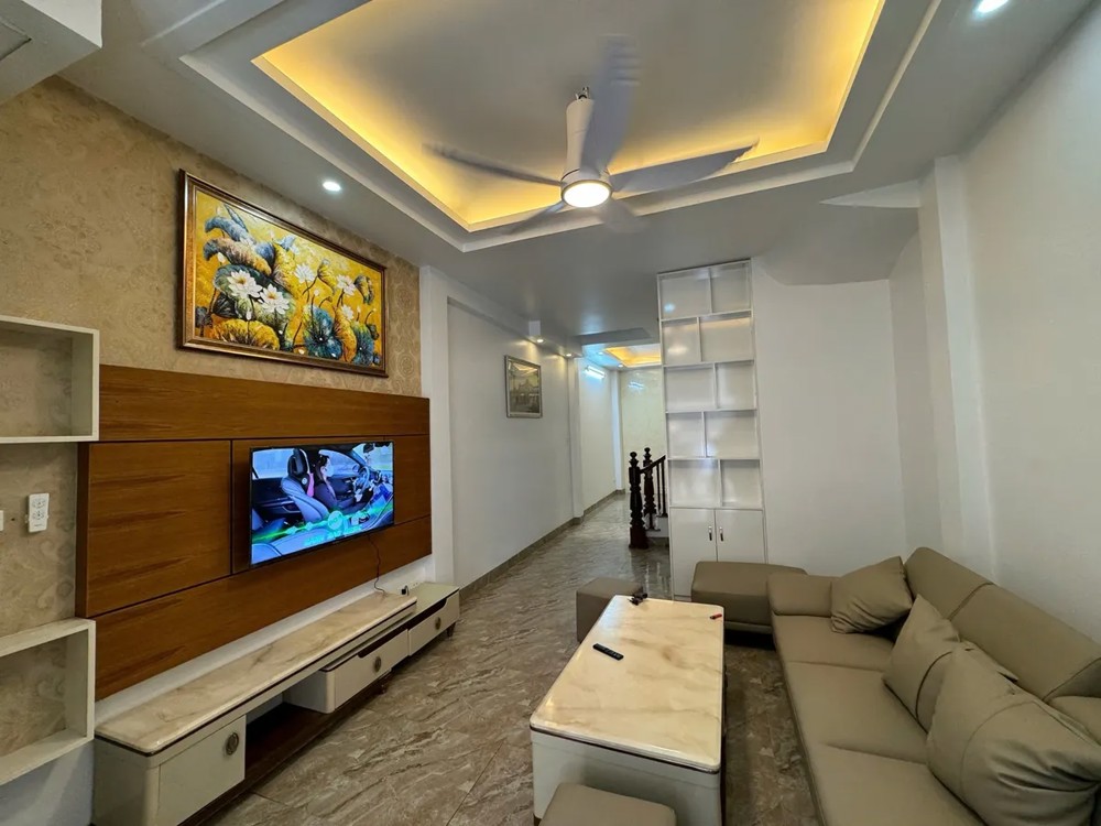 NHÀ ĐẸP FULL NỘI THẤT GẦN PHỐ -Ngọc Thụy 45M2 4 tầng 7.5 Tỷ Long Biên