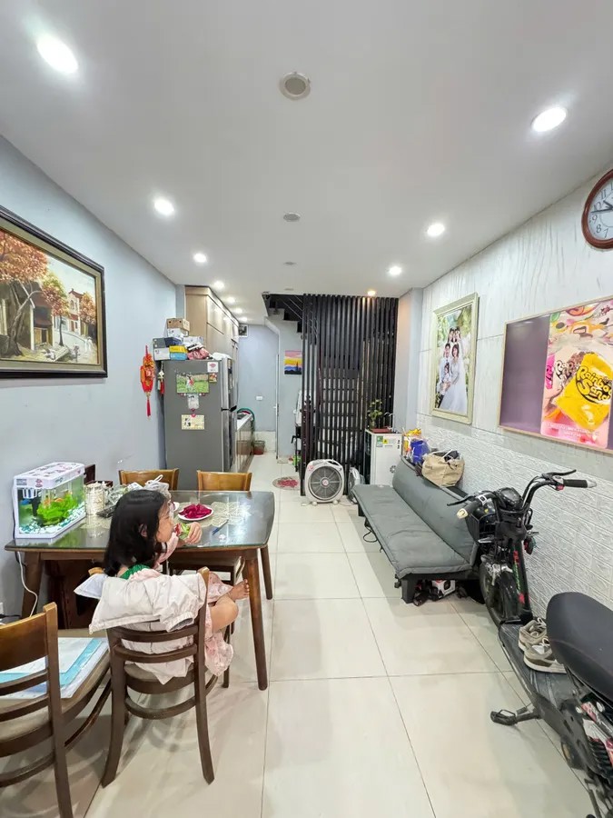 NHÀ ĐẸP NGÕ Ô TÔ THÔNG Phố Nguyễn Văn Cừ 32m2 X 5 tầng 7.6 tỷ Long Biên