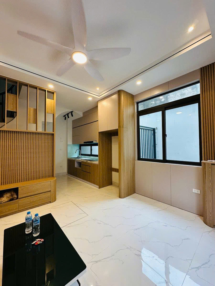 Bán nhà Thạch Cầu 52m 5 tầng MT4,7m lô góc ô tô đỗ hơn 6 tỷ