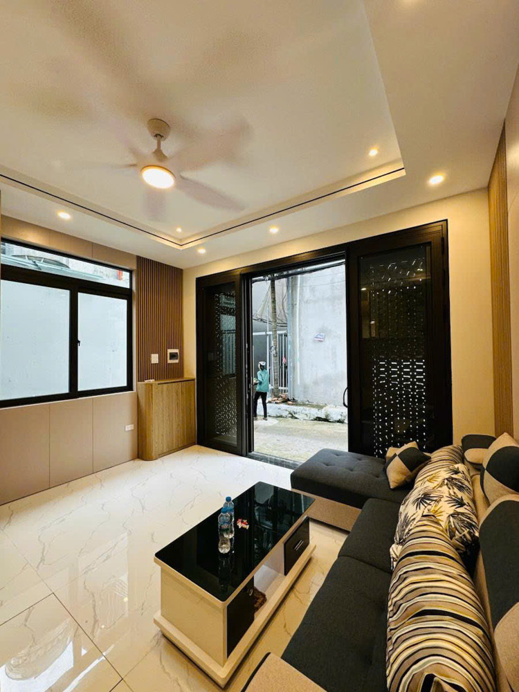 Bán nhà Thạch Cầu 52m 5 tầng MT4,7m lô góc ô tô đỗ hơn 6 tỷ
