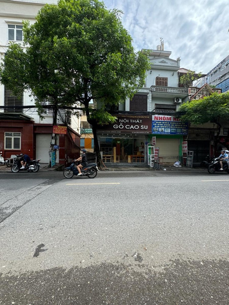 Lô góc mặt phố La Thành (to) không QH mặt tiền lớn VIP nhất phố 74m² nhà 3 tầng giá cực sốc 37 tỷ