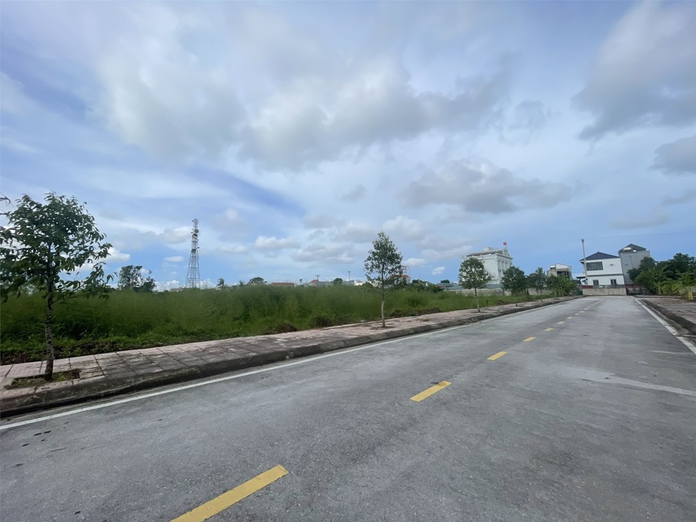 ĐẤT NỀN QUẢNG XƯỚNG. QL 1A,  LH: 0966 343 969