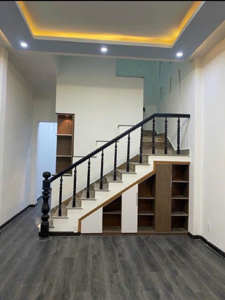 Với Nhỉnh 3 Tỷ có ngay nhà Trung Tâm Thành Phố - Nguyễn Hoàng 55m2 - 2 tầng kiên cố - Không lỗi