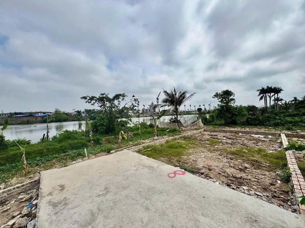 1.4x tỷ 50.9m2 + 100m2 ao giáp sông He Dương Kinh Zalo 0567222555
