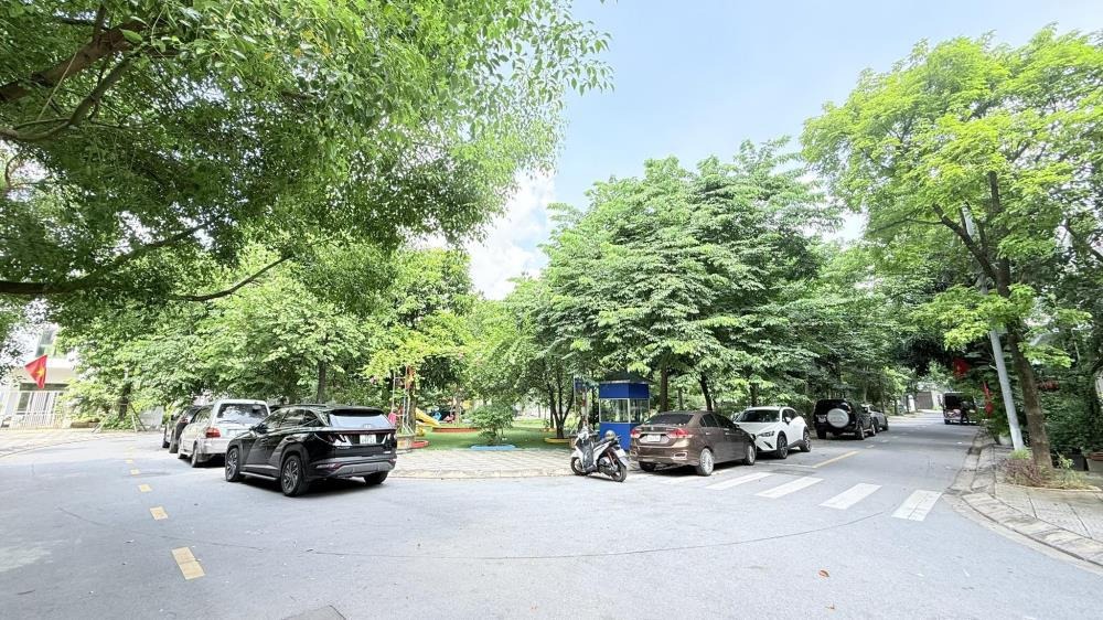 Bán Biệt Thự Lô Góc View Công Viên Foresa Xuân Phương - 4 Tầng, 140m²