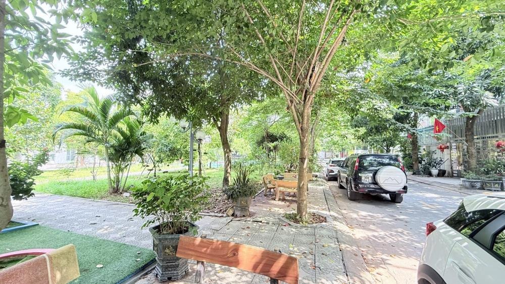 Bán Biệt Thự Lô Góc View Công Viên Foresa Xuân Phương - 4 Tầng, 140m²