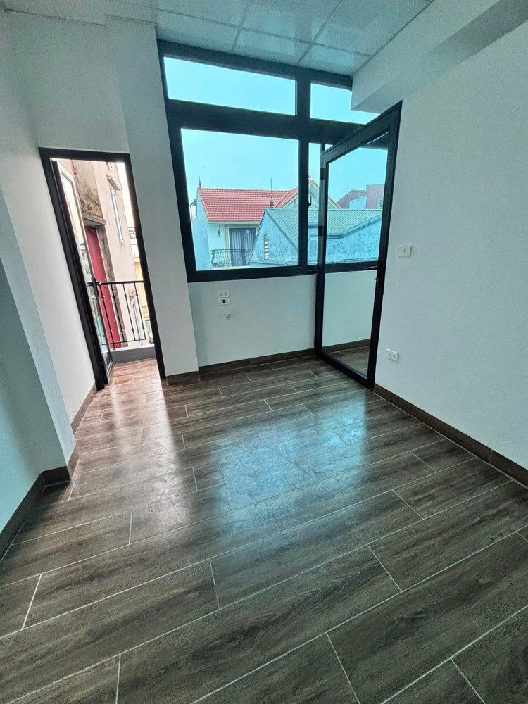 Nhà mới xây- Hộ khẩu Ngọc Thụy - 3 Tầng,4 phòng ngủ - 4ty25- 10p Sang phố Cổ