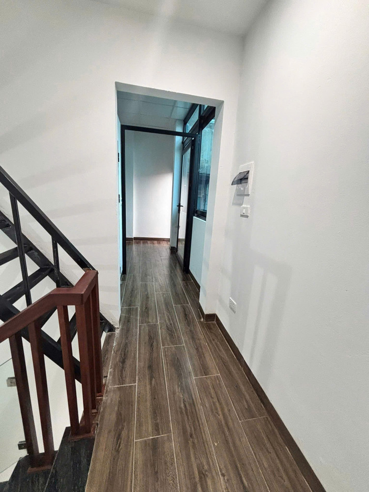 Nhà mới xây- Hộ khẩu Ngọc Thụy - 3 Tầng,4 phòng ngủ - 4ty25- 10p Sang phố Cổ