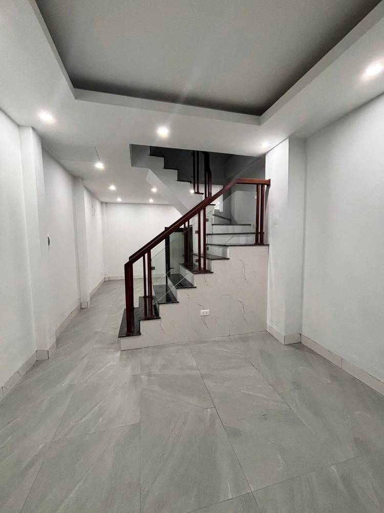 Nhà mới xây- Hộ khẩu Ngọc Thụy - 3 Tầng,4 phòng ngủ - 4ty25- 10p Sang phố Cổ