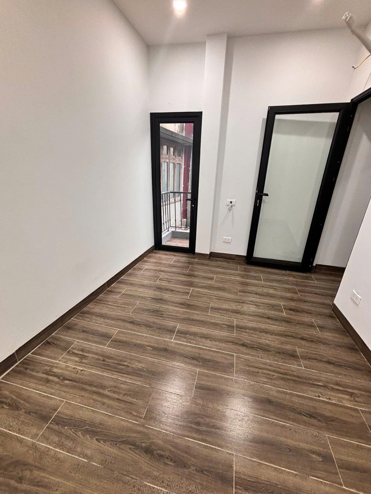 Nhà mới xây- Hộ khẩu Ngọc Thụy - 3 Tầng,4 phòng ngủ - 4ty25- 10p Sang phố Cổ