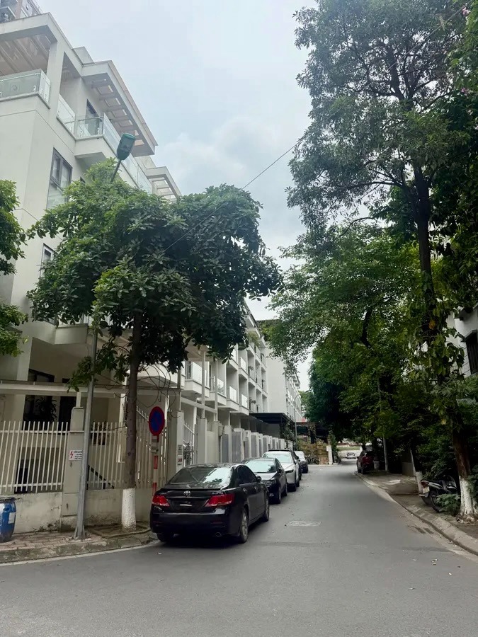 Biệt Thự Góc Nguyễn Trãi - 156m² - Mặt Tiền 25m - Vị Trí Đắc Địa