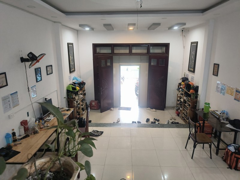 Bán nhà mặt tiền  đường Số 8, Tăng Nhơn Phú, TP HCM,  DT 130m2, 3 tầng, 5PN, sổ hồng. Giá 11.6 tỷ