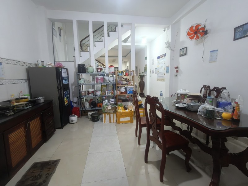 Bán nhà mặt tiền  đường Số 8, Tăng Nhơn Phú, TP HCM,  DT 130m2, 3 tầng, 5PN, sổ hồng. Giá 11.6 tỷ