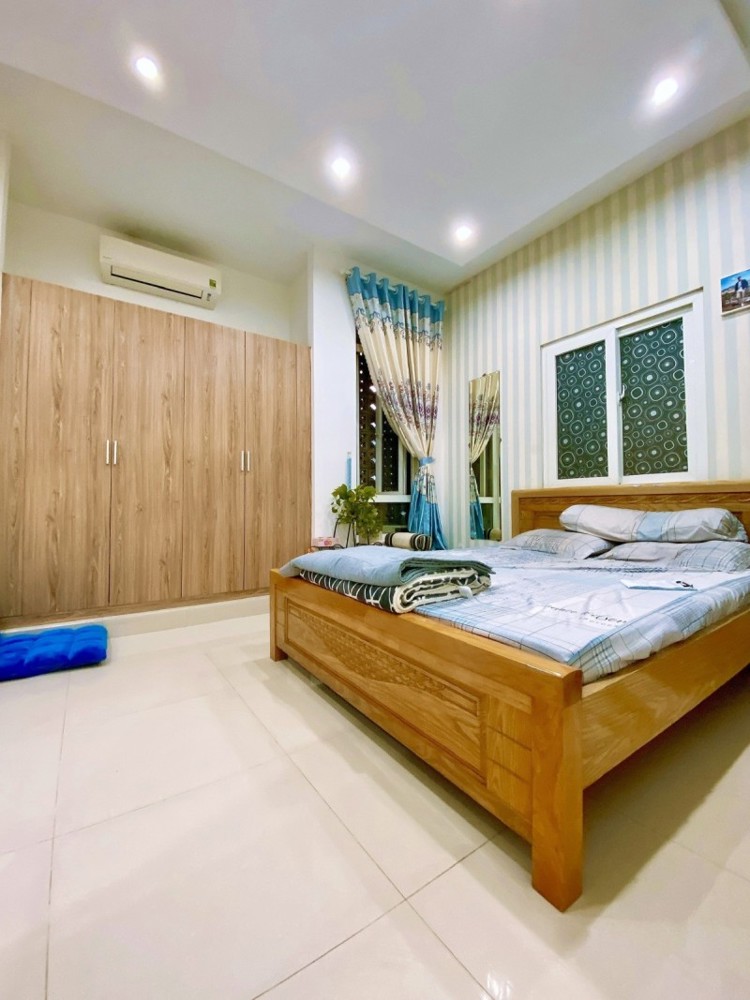 Bán nhà mặt tiền  đường Số 8, Tăng Nhơn Phú, TP HCM,  DT 130m2, 3 tầng, 5PN, sổ hồng. Giá 11.6 tỷ