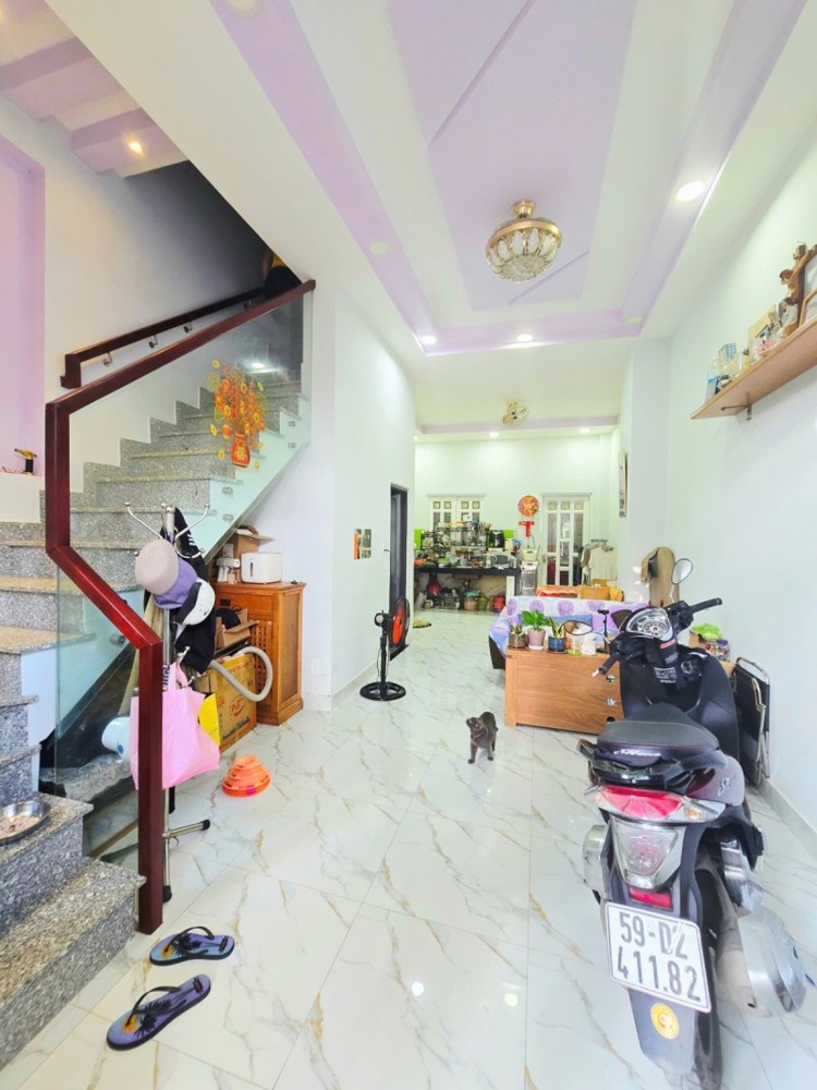 Bán nhà Đường Long Phước, Phường Long Phước, DT 50m2, 2 tầng, 2PN, SH, giá 3.65  tỷ