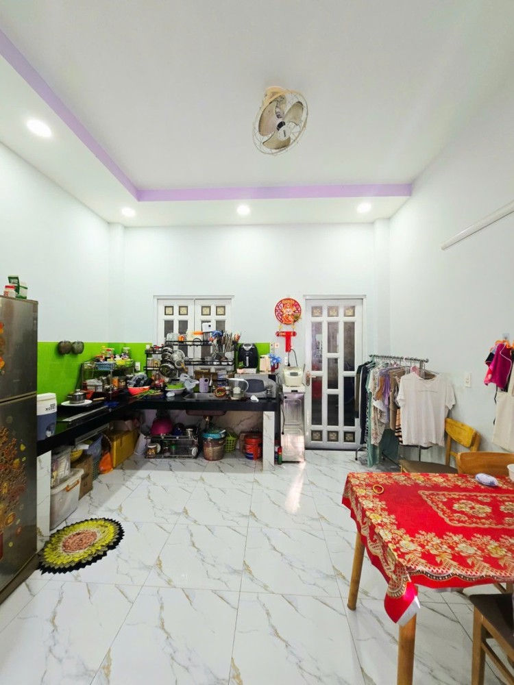 Bán nhà Đường Long Phước, Phường Long Phước, DT 50m2, 2 tầng, 2PN, SH, giá 3.65  tỷ