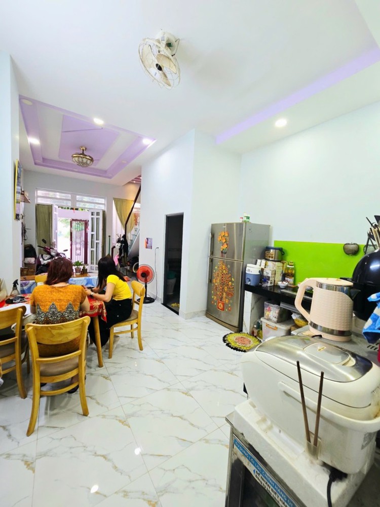 Bán nhà Đường Long Phước, Phường Long Phước, DT 50m2, 2 tầng, 2PN, SH, giá 3.65  tỷ