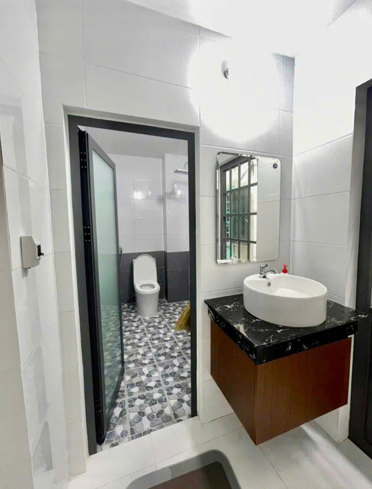 Bán nhà mặt phố Nguyễn Du, Hải Châu, Đà Nẵng. DT 50m2, 4 tầng, 6PN, giá 4.8 tỷ. Sổ đỏ! LH: