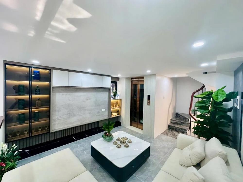 Bán Nhà Minh Khai Lô Góc 7 Tầng, Thang Máy, Nội Thất Xịn - 9.8 Tỷ