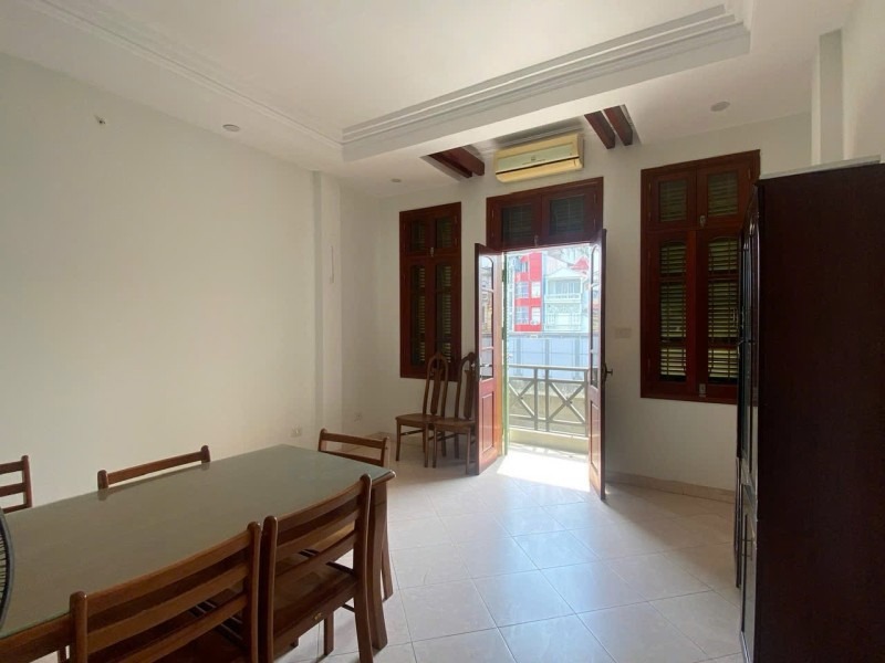 Bán nhà mặt phố Hào Nam, Đống Đa - 47m² 6 Tầng, Giá 35 Tỷ