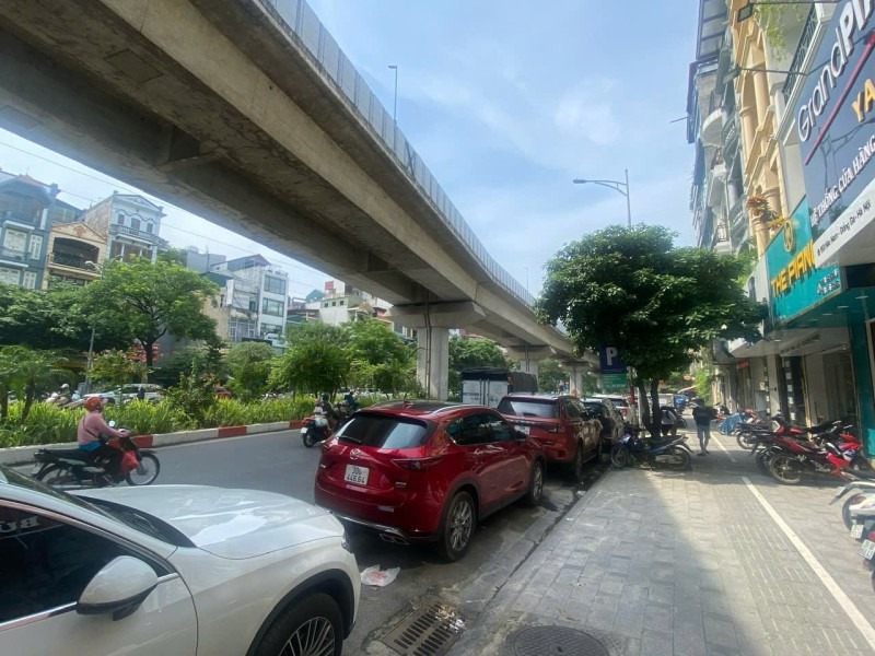 Bán nhà mặt phố Hào Nam, Đống Đa - 47m² 6 Tầng, Giá 35 Tỷ