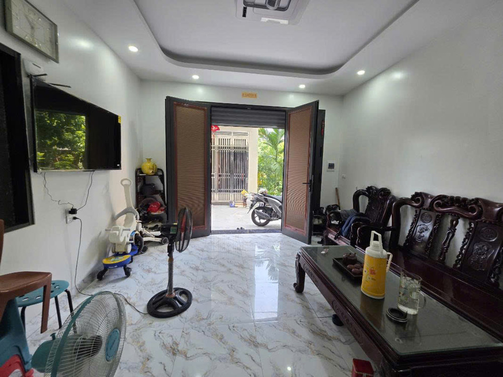 BÁN NHÀ BỒ ĐỀ NGUYỄN VĂN CỪ LONG BIÊN – 40M² – 5 TẦNG – 6 NGỦ – NHÀ ĐẸP Ở NGAY – 7,7 TỶ – GẦN Ô TÔ