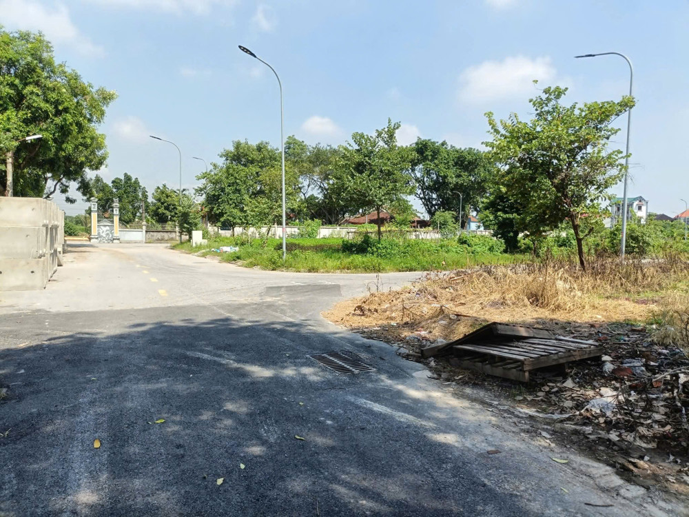 Chính chủ gửi bán Ô Đất đấu giá Tân Quang - Vị trí cực đẹp giá chỉ 8x triệu