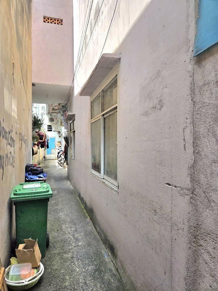 HẺM XE TẢI THÔNG F9 GV - BÁN ĐẤT TẶNG NHÀ, THUÊ  20 TR/TH, 126M2 (5,3x23) - KHU KINH DOANH TỐT