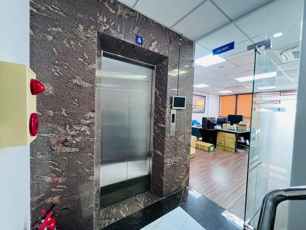Cần bán nhà tuyệt đẹp phố Dương Khuê, Mai Dịch, Cầu Giấy 70m2 MT 5m, vỉa hè ô tô tránh KD, 23.8 tỷ