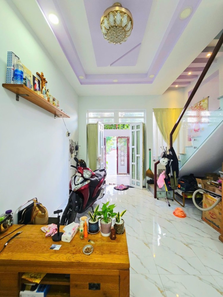 Bán nhà Đường Long Phước, Phường Long Phước, DT 50m2, 2 tầng, 2PN, SH, giá 3.65  tỷ