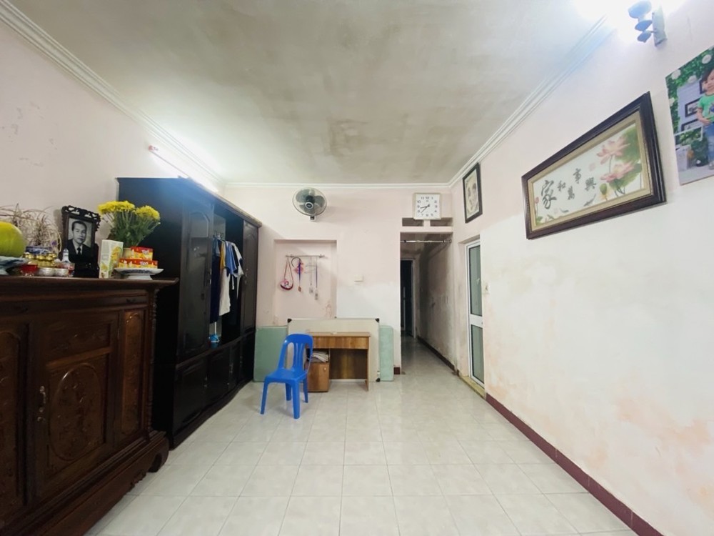 TẬP THỂ TẦNG 1 CẦU GIÁY DT 80M 3 NGỦ  2 WC GIÁ 4,750 TỶ,Ô TÔ ĐỖ NGÀY ĐÊM