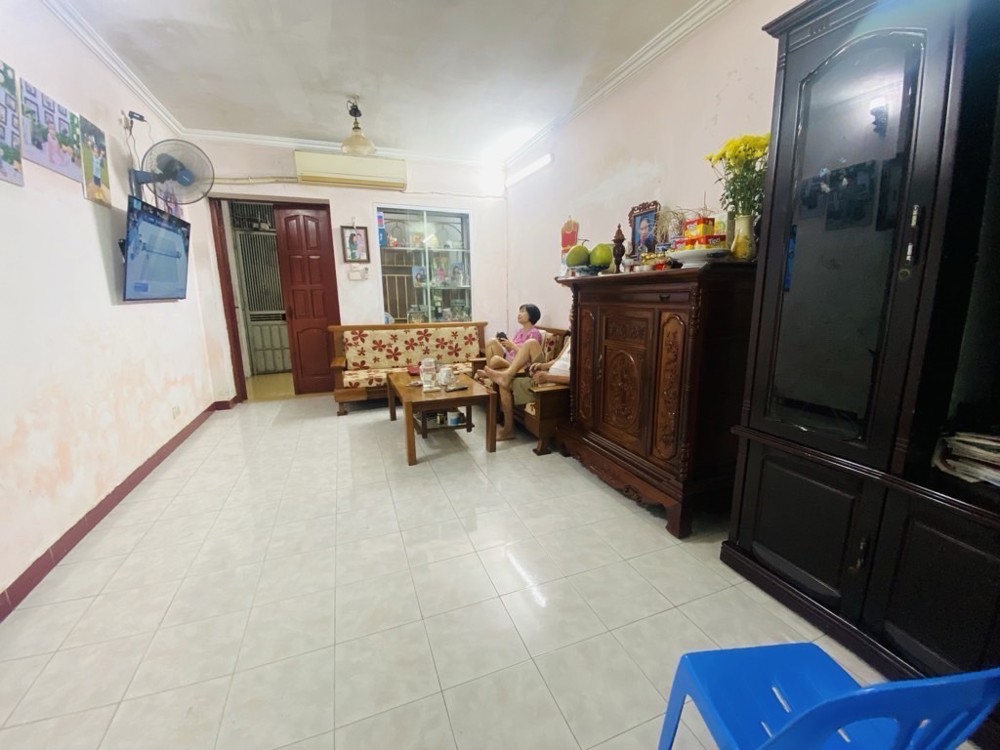 TẬP THỂ TẦNG 1 CẦU GIÁY DT 80M 3 NGỦ  2 WC GIÁ 4,750 TỶ,Ô TÔ ĐỖ NGÀY ĐÊM
