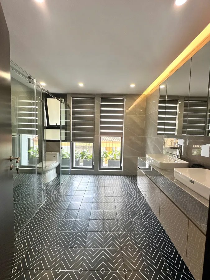 NHÀ ĐẸP MẶT NGÕ Ô TÔ CHÁNH Phố Nguyễn Văn Linh 79m2 X 5 tầng,20.5 tỷ Long Biên