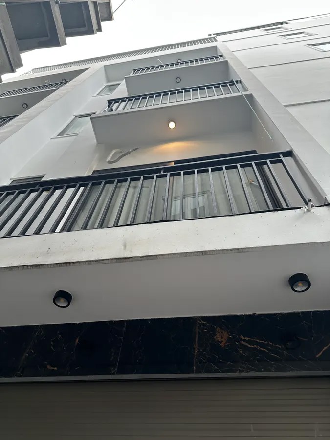 NHÀ MỚI FULL NỘI THẤT Ô TÔ VÀO NHÀ Phố Nguyễn Văn Linh 45m2 X 6 Tầng 11.3 tỷ Long Biên