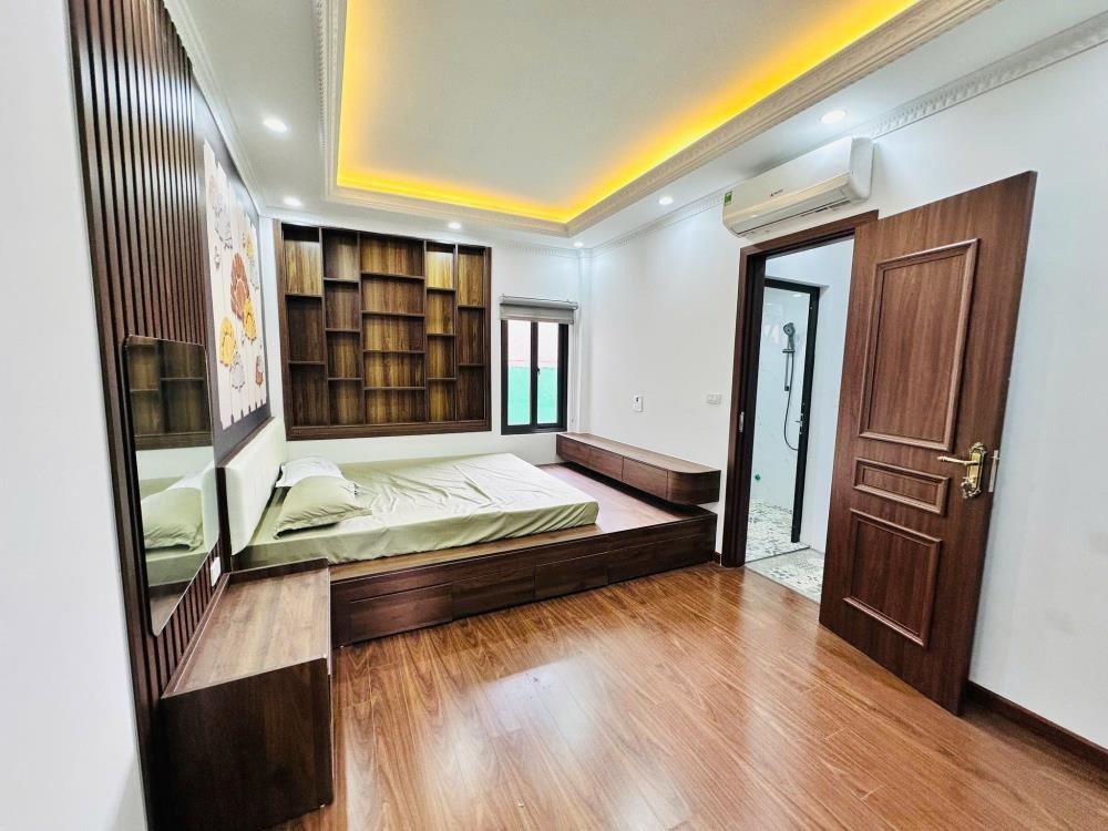 Nhà phố Cầu Giấy 34/41m² 6 Tầng, Mặt Tiền 3.8m, Ô Tô 10m - 9.35 Tỷ